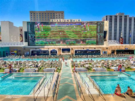 free swimming in las vegas